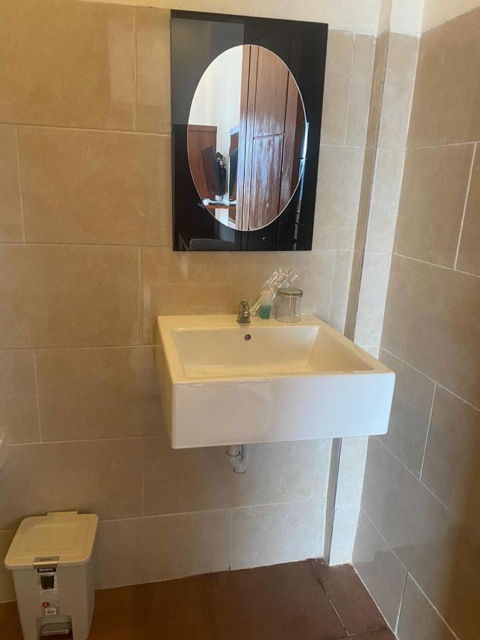 D'Transit Hotell Batununggul Exteriör bild