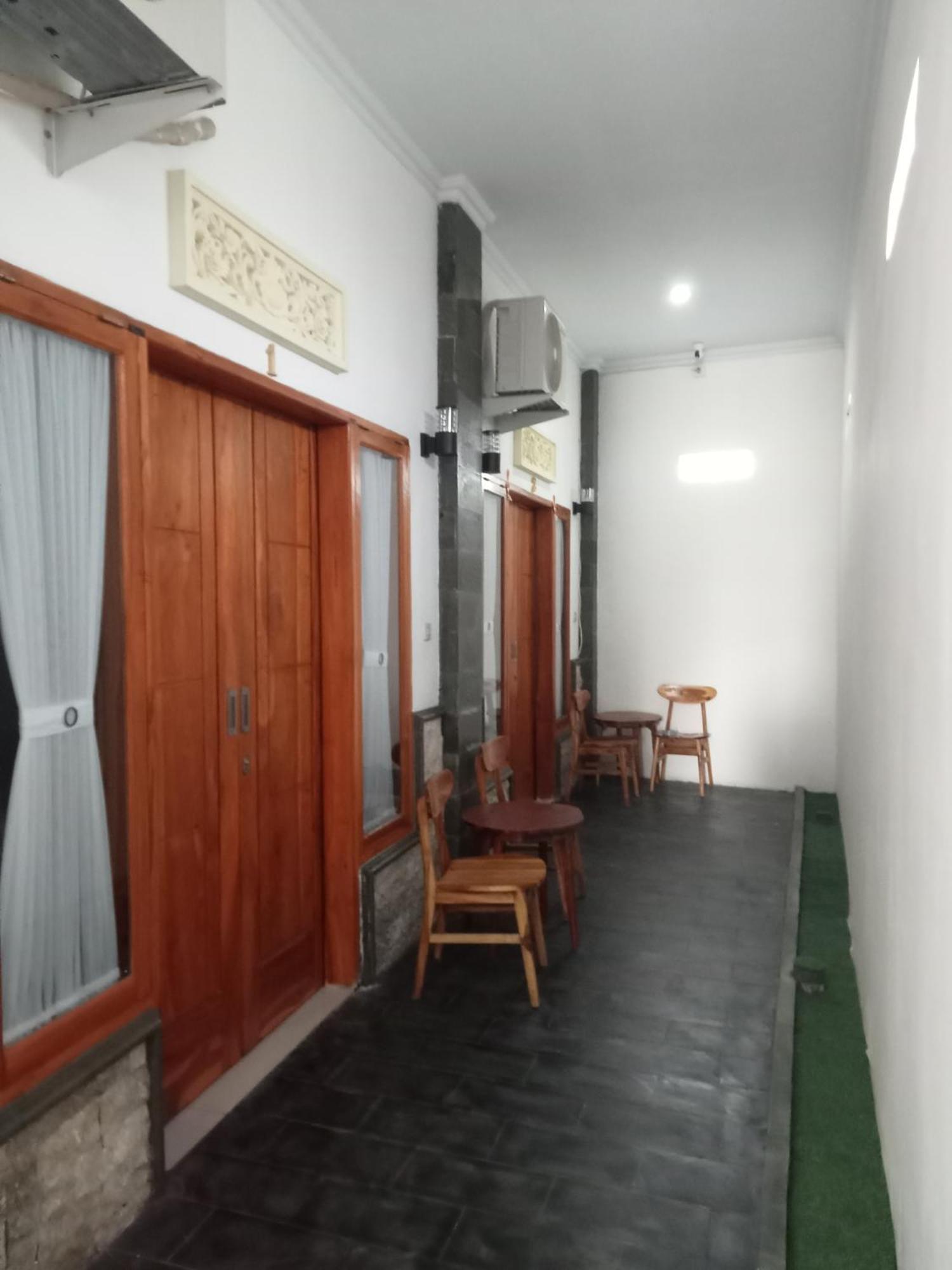 D'Transit Hotell Batununggul Exteriör bild